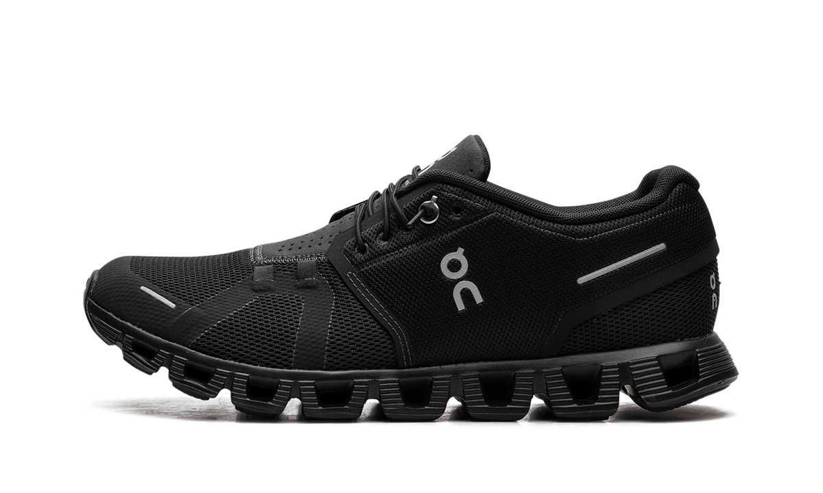 Overkicks - On Running Cloud 5 All Black (Womens) (59.98905) - vista lateral