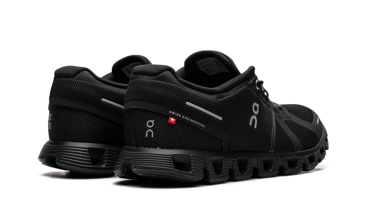 Overkicks - On Running Cloud 5 All Black (Womens) (59.98905) - par completo