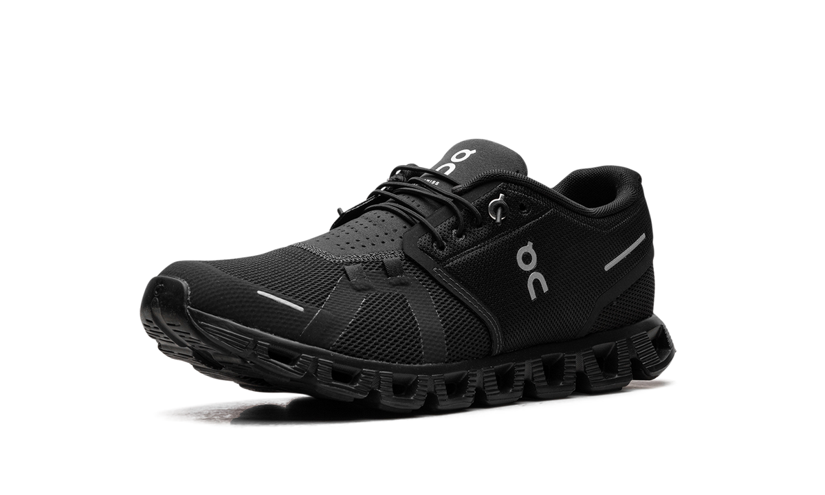 Overkicks - On Running Cloud 5 All Black (Womens) (59.98905) - detalle suela