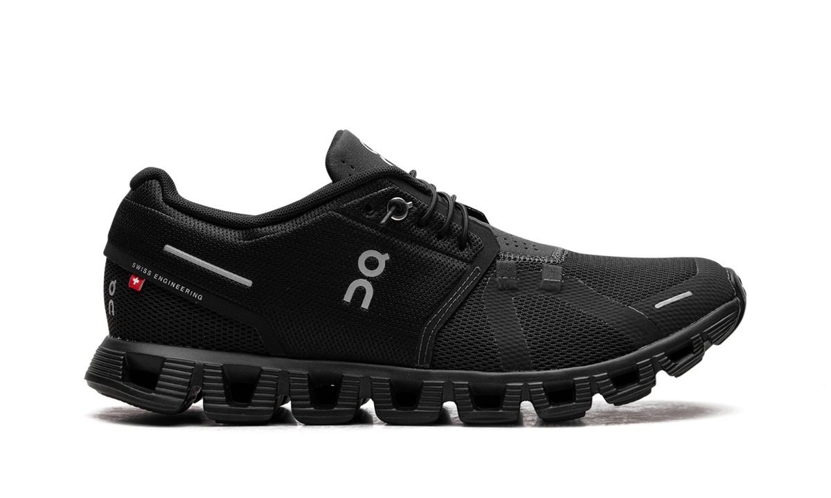 Overkicks - On Running Cloud 5 All Black (Womens) (59.98905) - detalle talon