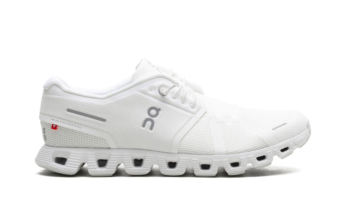 Overkicks - On Running Cloud 5 All White (59.98918) - detalle talon