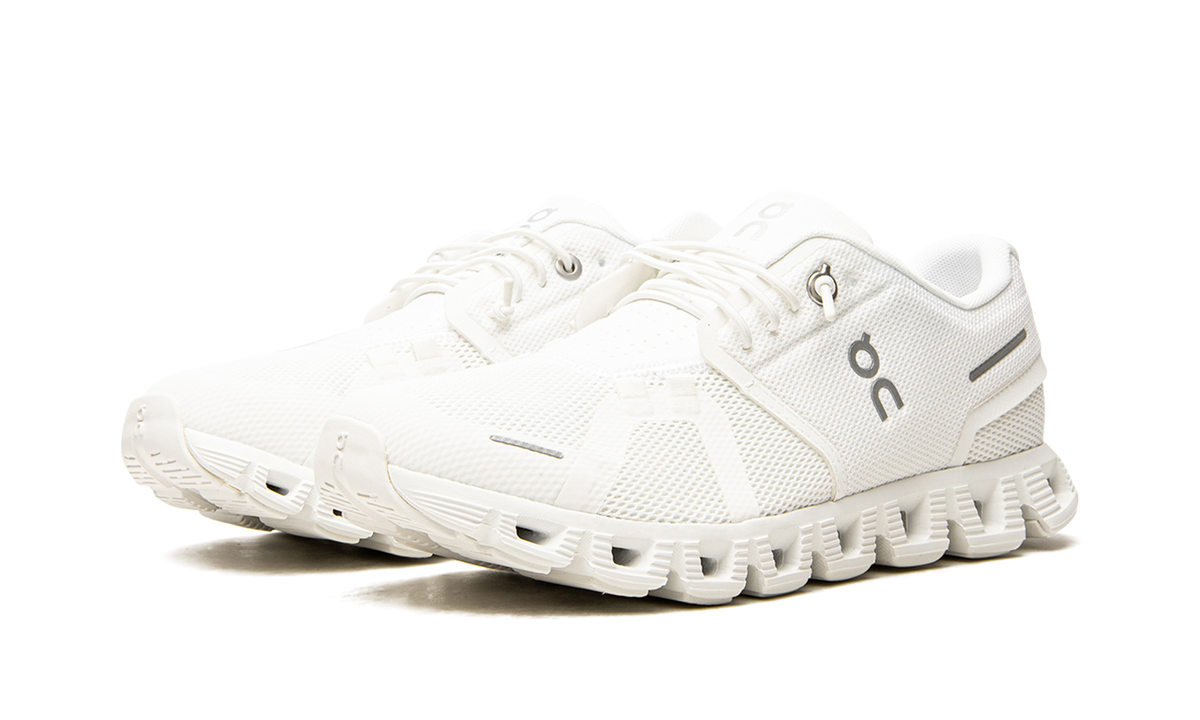 Overkicks - On Running Cloud 5 All White (Womens) (59.98902) - vista trasera
