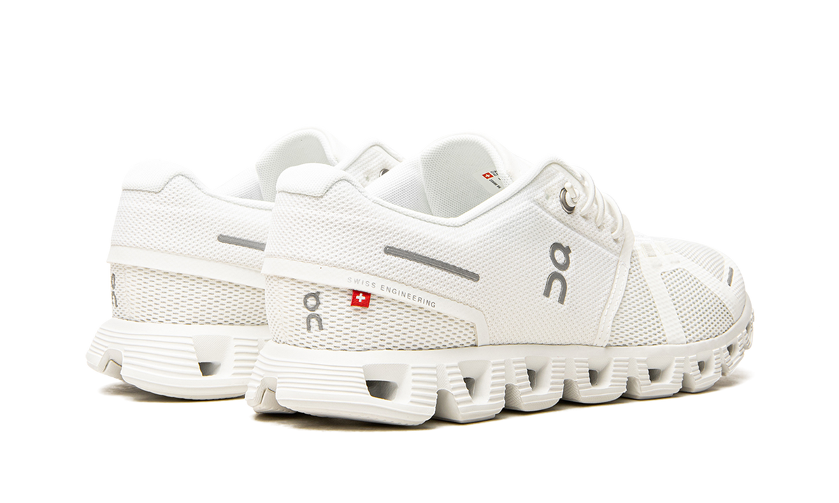 Overkicks - On Running Cloud 5 All White (Womens) (59.98902) - par completo