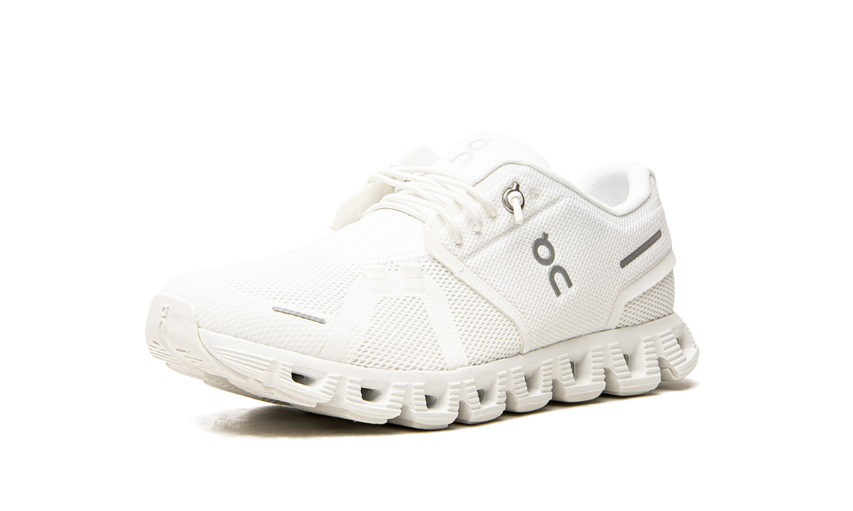 Overkicks - On Running Cloud 5 All White (Womens) (59.98902) - detalle suela