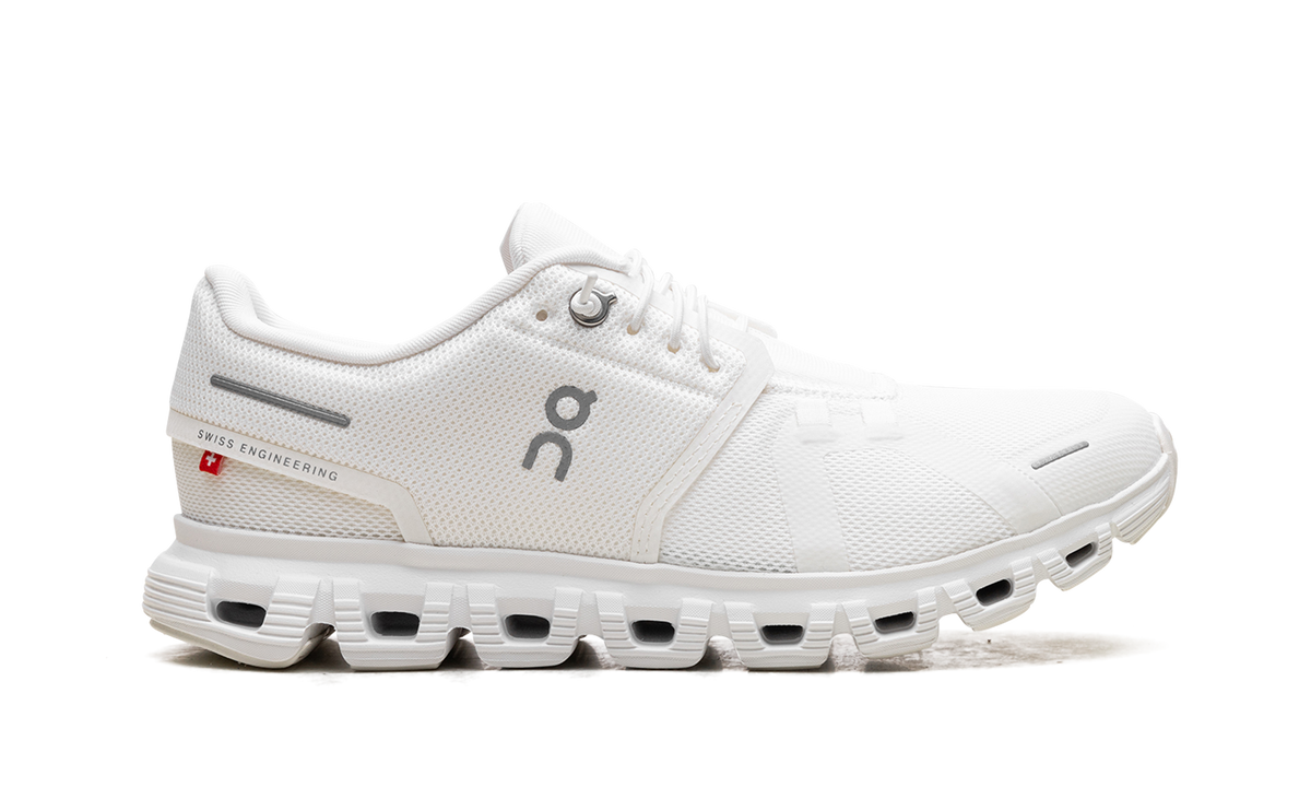 Overkicks - On Running Cloud 6 All White (Womens) (3WF10061200) - detalle talon