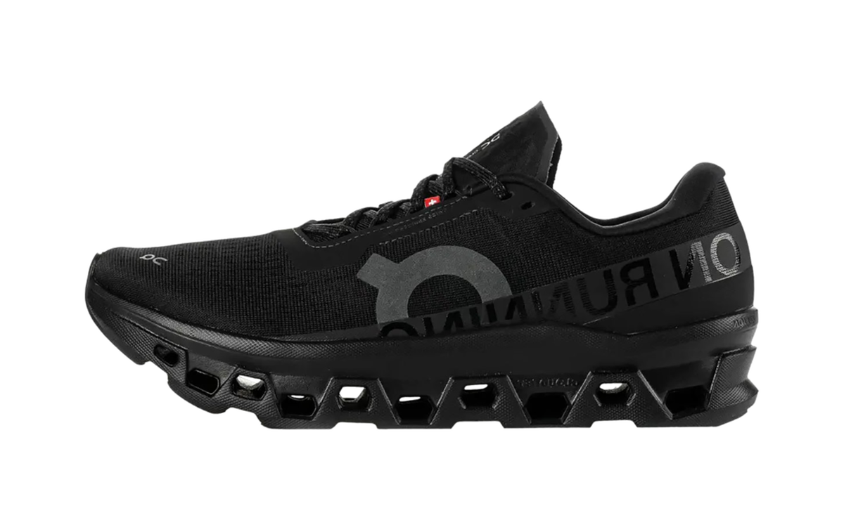 Overkicks - On Running Cloudmonster 1 Black (3MF30741043) - vista lateral