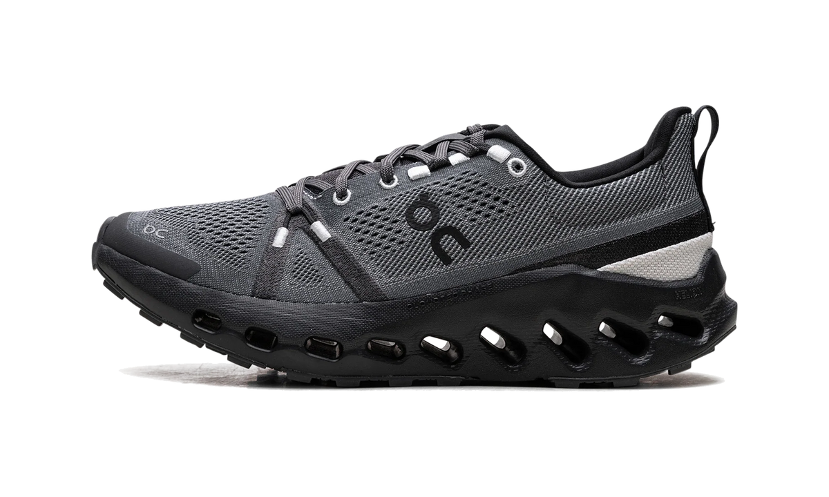 Overkicks - On Running Cloudsurfer Trail Eclipse Black (Womens) (3WE10100264) - vista lateral