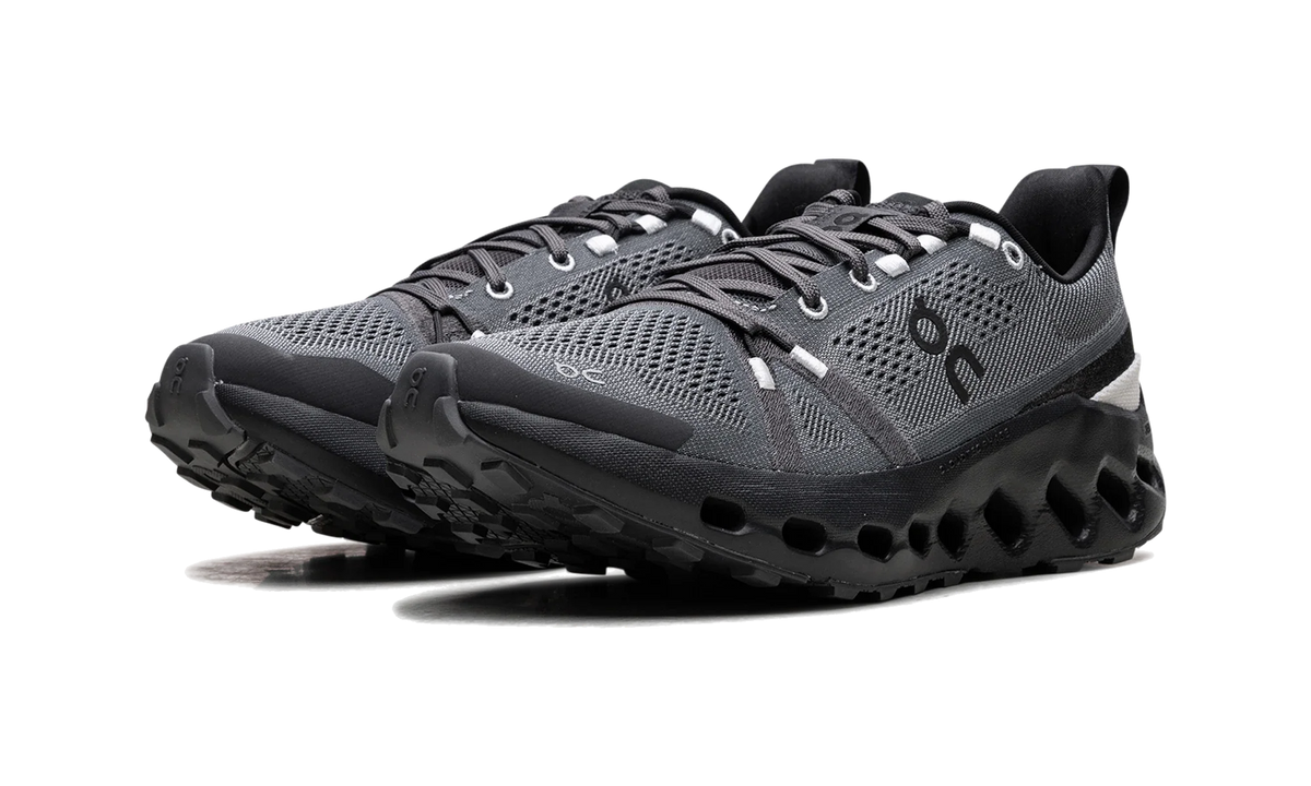 Overkicks - On Running Cloudsurfer Trail Eclipse Black (Womens) (3WE10100264) - vista trasera
