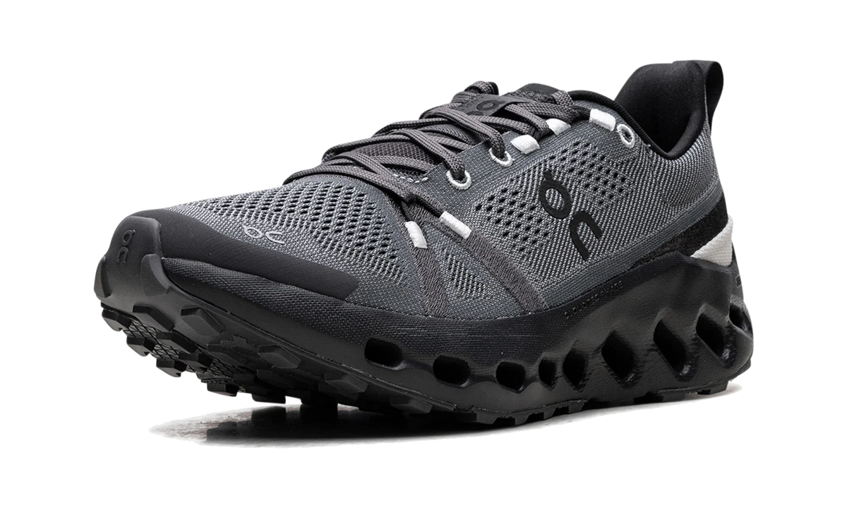 Overkicks - On Running Cloudsurfer Trail Eclipse Black (Womens) (3WE10100264) - detalle suela