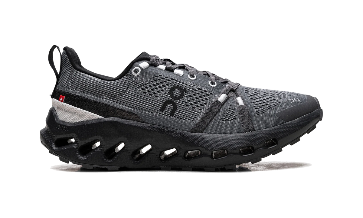Overkicks - On Running Cloudsurfer Trail Eclipse Black (Womens) (3WE10100264) - detalle talon