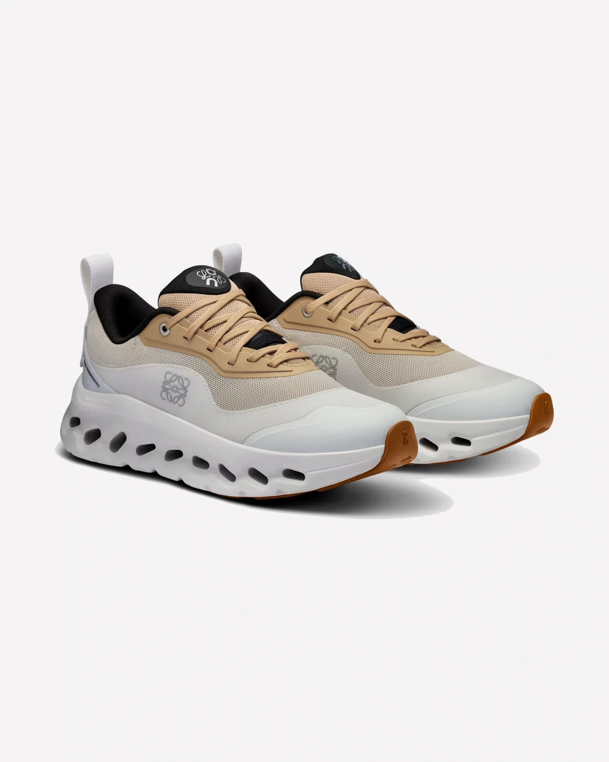 Overkicks - On Running Cloudtilt 2 LOEWE Tan White Gum (Womens) (3WE10873510) - imagen 2