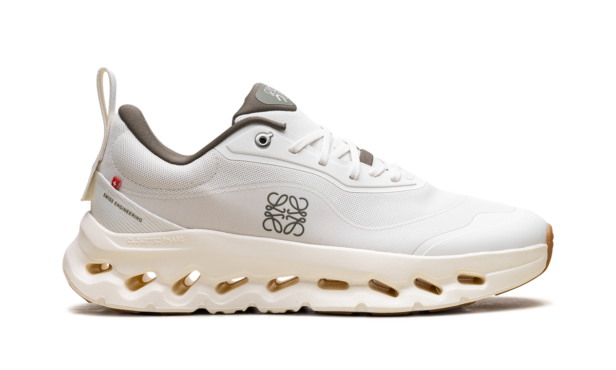 Overkicks - On Running Cloudtilt 2 LOEWE White Khaki (3ME10693507) - detalle talon