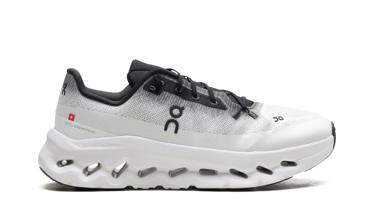 Overkicks - On Running Cloudtilt Black Ivory (3ME10101430) - detalle talon