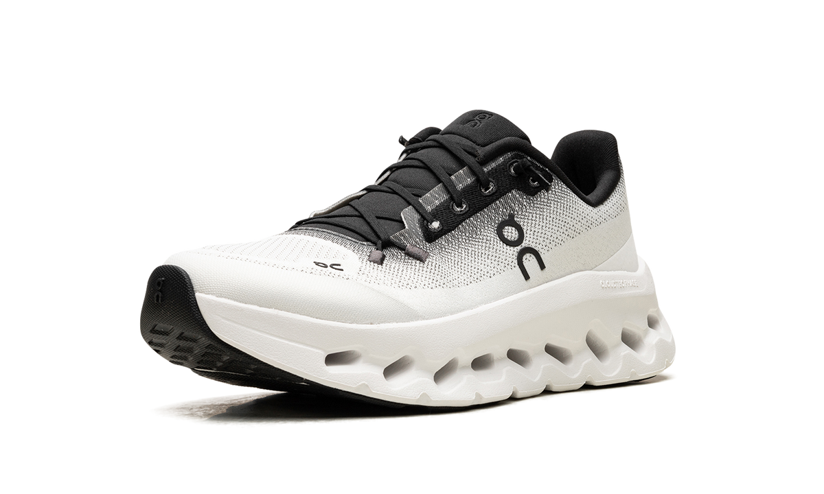 Overkicks - On Running Cloudtilt Black Ivory (Womens) (3WE10051430) - detalle suela