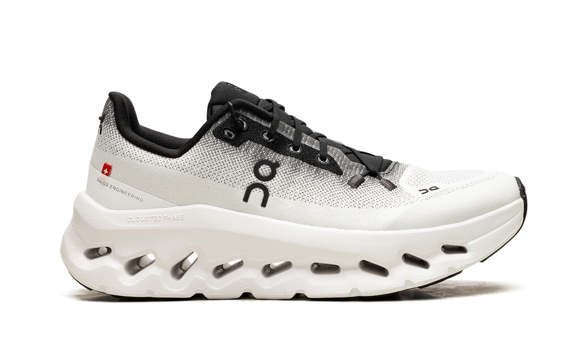 Overkicks - On Running Cloudtilt Black Ivory (Womens) (3WE10051430) - detalle talon