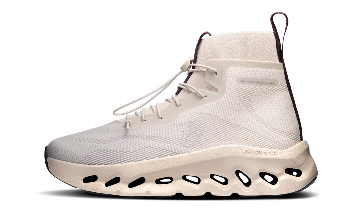 Overkicks - On Running Cloudtilt Hi LOEWE Sand Oatmeal Plum (Womens) (3WG10765484) - vista lateral