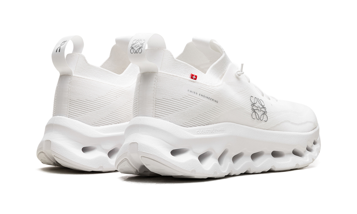 Overkicks - On Running Cloudtilt LOEWE All White (3MD30330108/3MD30332422/M929282X15-3089) - par completo