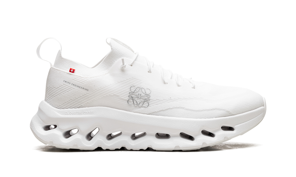Overkicks - On Running Cloudtilt LOEWE All White (3MD30330108/3MD30332422/M929282X15-3089) - detalle talon