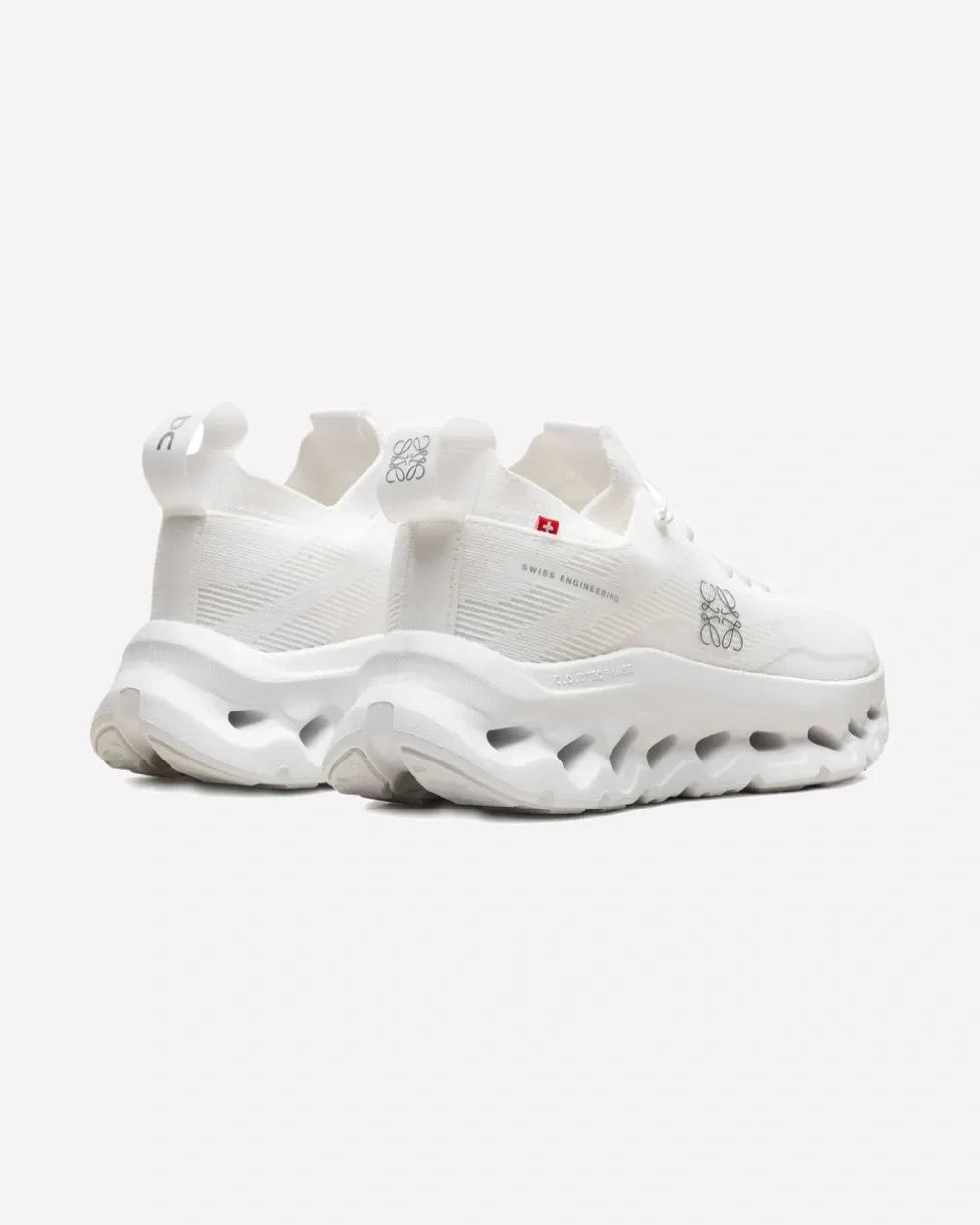 Overkicks - On Running Cloudtilt LOEWE All White (Womens) (3WD30310108/L929282X15-3089) - imagen 3