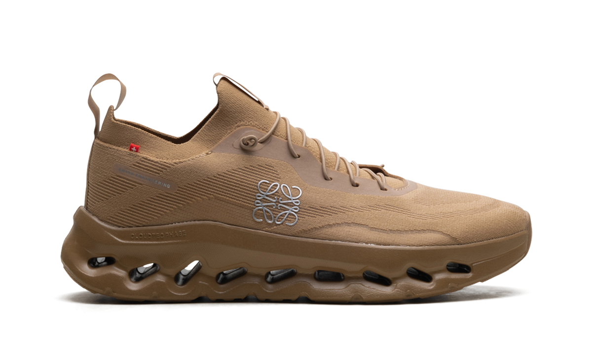 Overkicks - On Running Cloudtilt LOEWE Dark Sand (3MD30333505) - detalle talon