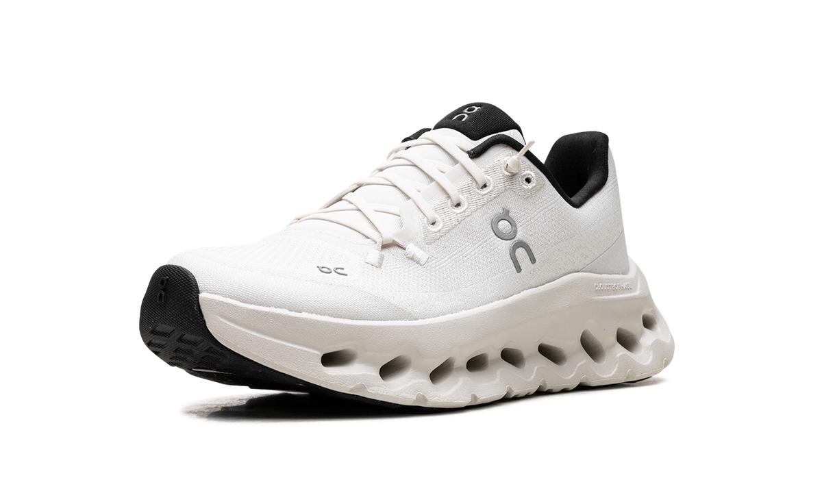 Overkicks - On Running Cloudtilt Pearl Ice (Womens) (3WE10052531) - detalle suela