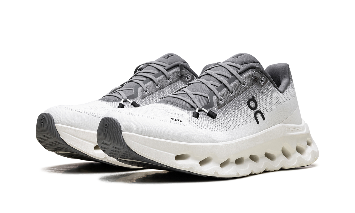 Overkicks - On Running Cloudtilt Rock Ivory (Womens) (3WE10053247) - vista trasera