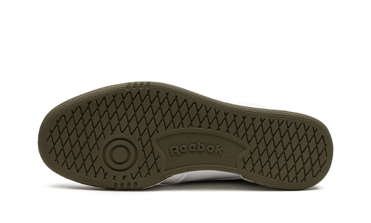 Overkicks - Reebok Club C JJJJound White Olive (GX9657) - vista superior