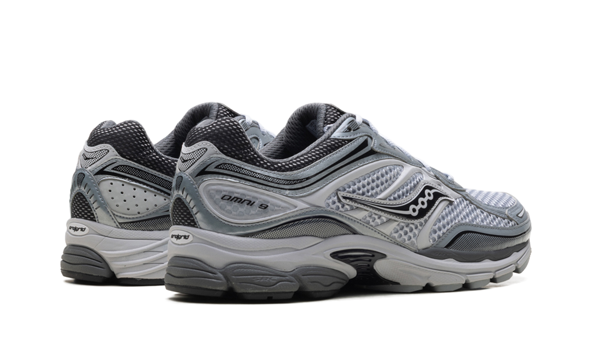 Overkicks - Saucony ProGrid Omni 9 Microchip (S70739-8) - par completo