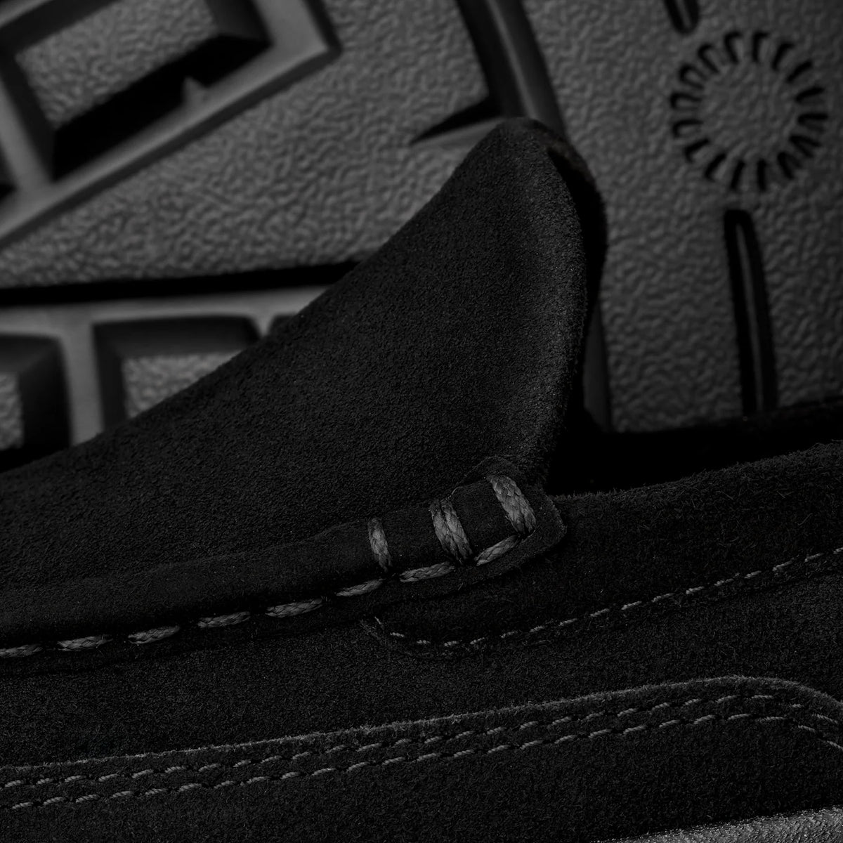 Overkicks - UGG Ascot Lug Black (1172691-BLK) - vista superior
