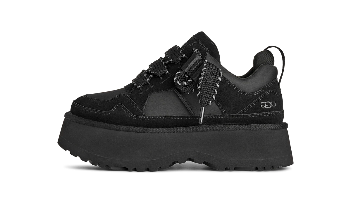 Overkicks - UGG Astromel Black (Womens) (1171541-BLK) - vista lateral