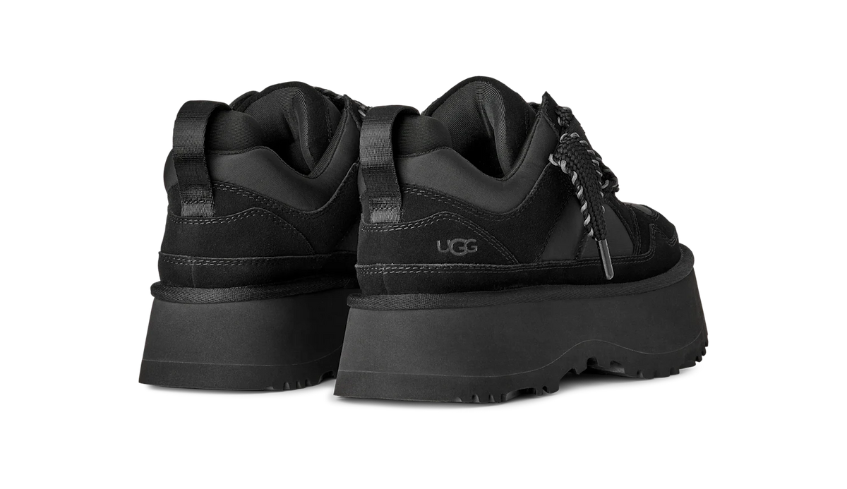 Overkicks - UGG Astromel Black (Womens) (1171541-BLK) - par completo