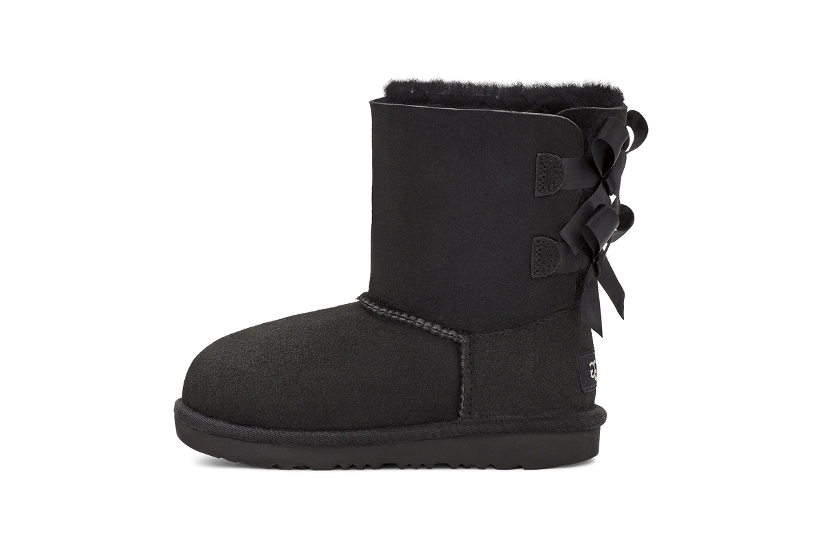 Overkicks - UGG Bailey Bow II Boot Black (Kids) (1017394K-BLK) - vista lateral