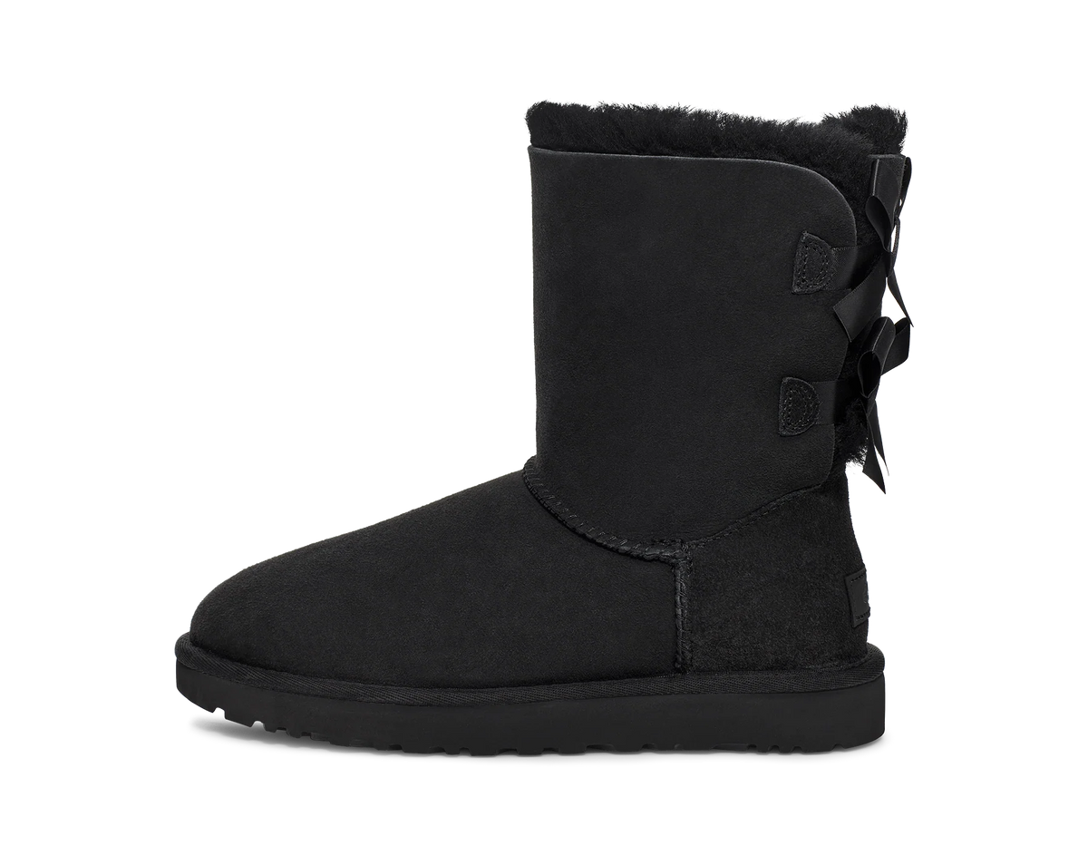 Overkicks - UGG Bailey Bow II Boot Black (Womens) (1016225-BLK) - vista trasera
