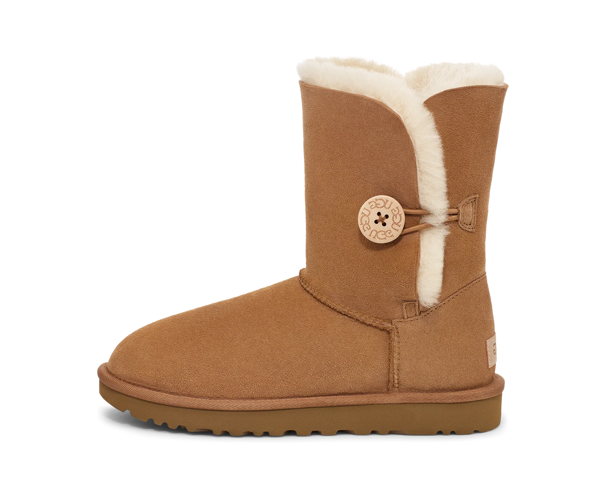 Overkicks - UGG Bailey Button II Chestnut (Womens) (1016226-CHE) - vista lateral