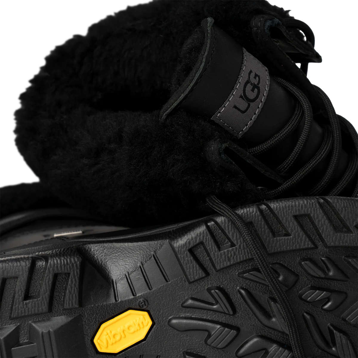 Overkicks - UGG Butte Boot Black (5521-BLK) - par completo