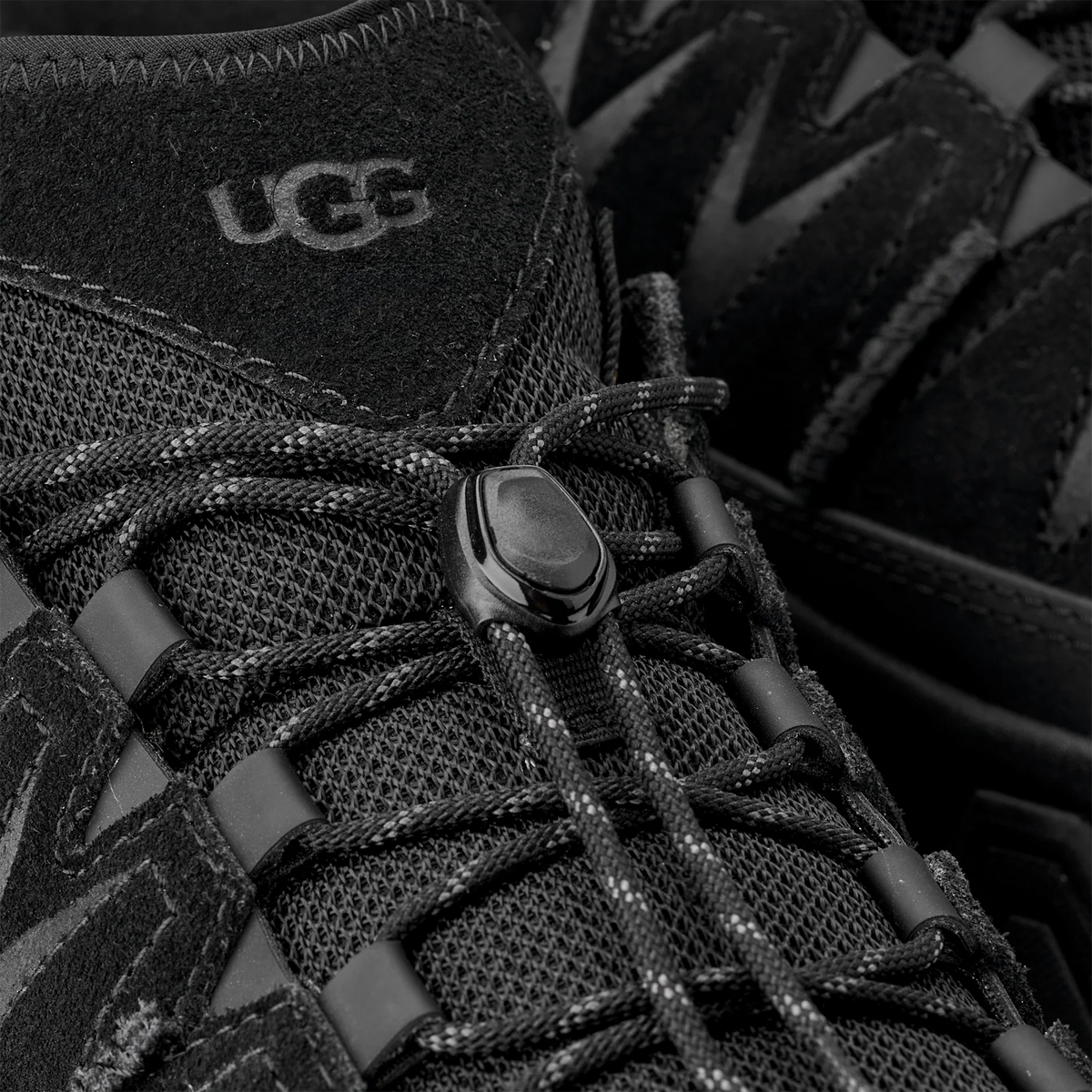 Overkicks - UGG CapTrail Low Black (1158252-BLK) - detalle suela