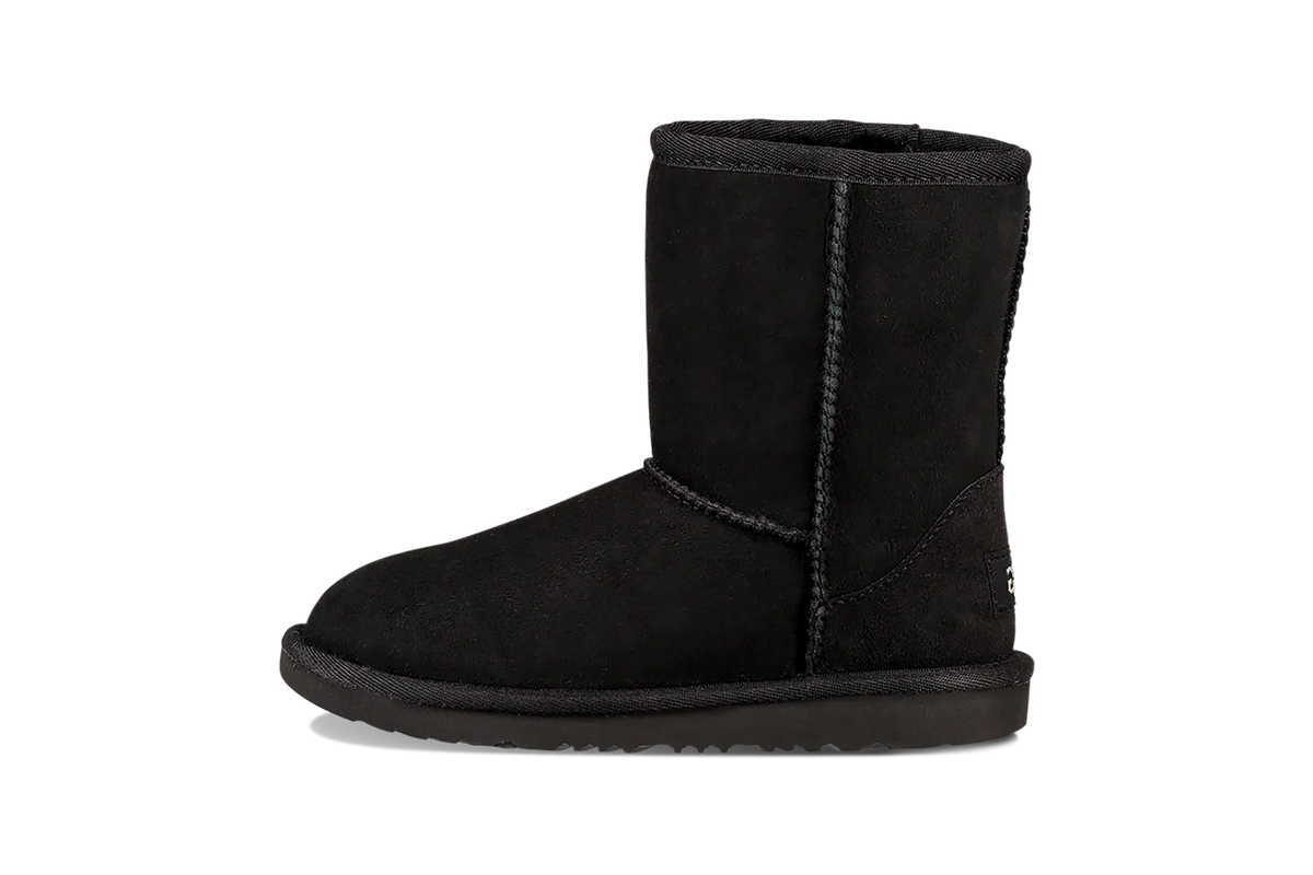 Overkicks - UGG Classic II Boot Black (Kids) (1017703K-BLK) - vista lateral