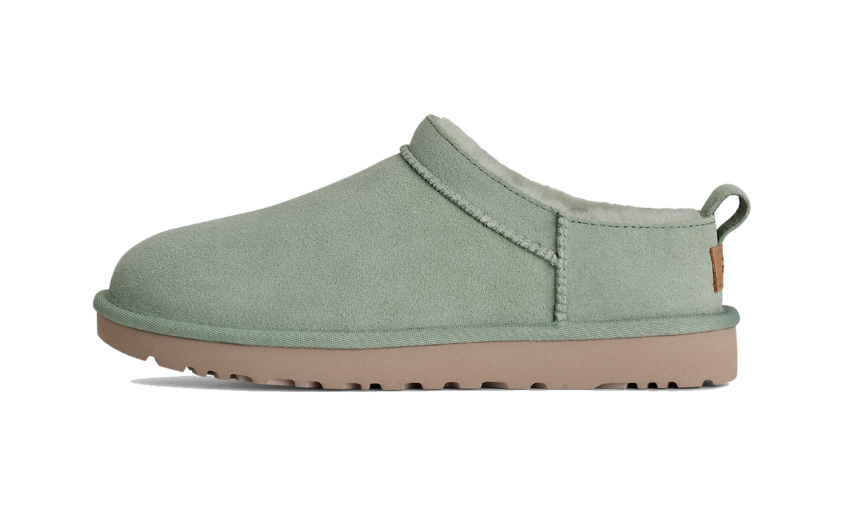 Overkicks - UGG Classic Micro Slipper Artichoke (Womens) (1173891-ART) - vista lateral