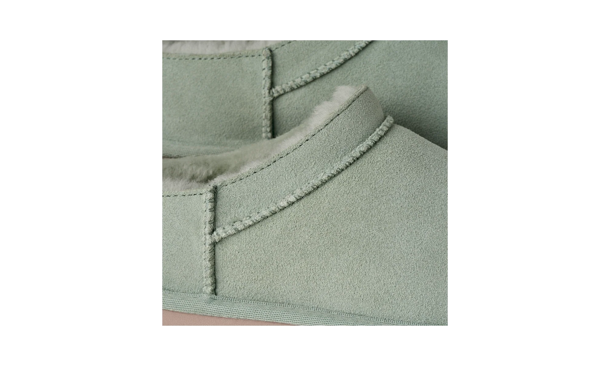 Overkicks - UGG Classic Micro Slipper Artichoke (Womens) (1173891-ART) - vista superior