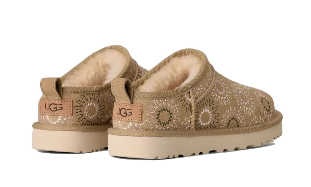 Overkicks - UGG Classic Micro Sun Stitch Slipper Mustard Seed (Womens) (1178192-MDSD) - par completo