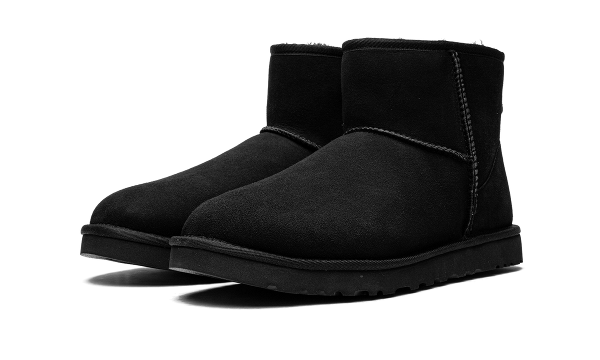Overkicks - UGG Classic Mini Boot Black (1002072-BLK) - vista trasera
