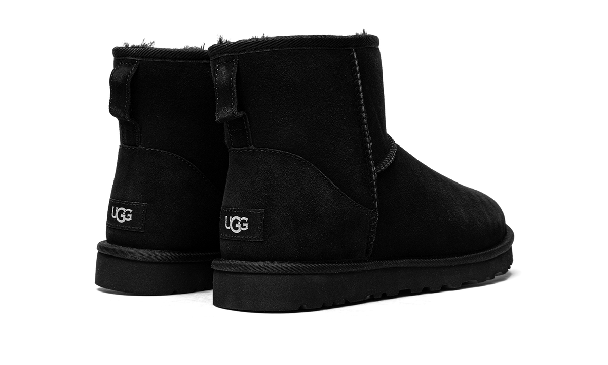 Overkicks - UGG Classic Mini Boot Black (1002072-BLK) - par completo