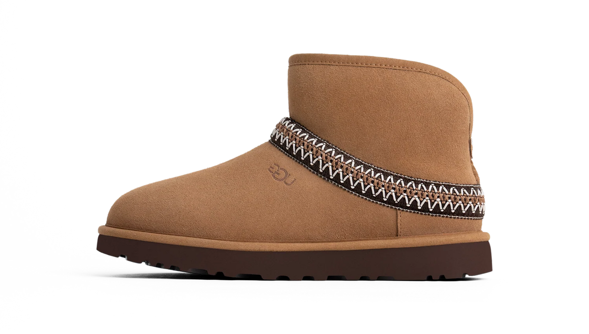 Overkicks - UGG Classic Mini Crescent Chestnut (Womens) (1158262-CHE) - vista lateral