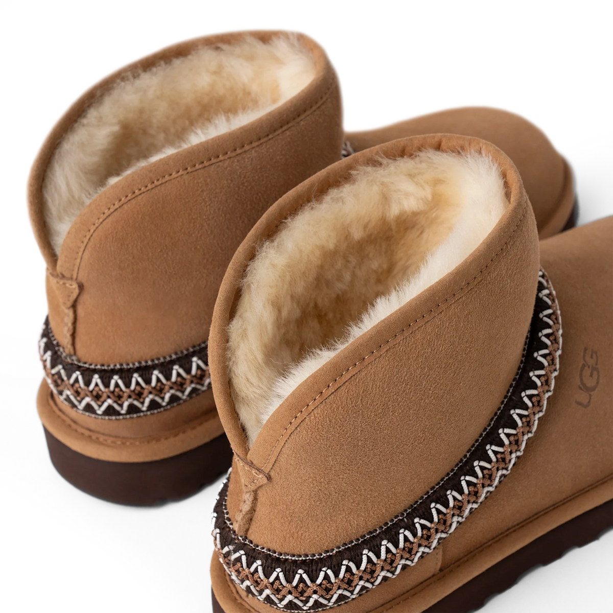 Overkicks - UGG Classic Mini Crescent Chestnut (Womens) (1158262-CHE) - vista superior
