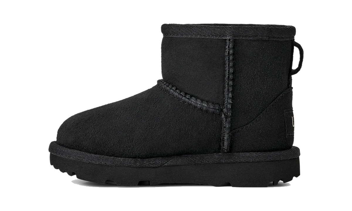 Overkicks - UGG Classic Mini II Boot Black (Toddler) (1017715T-BLK) - imagen 3