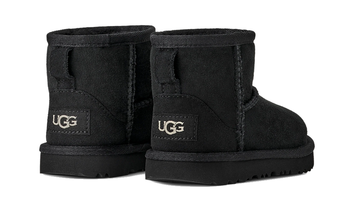 Overkicks - UGG Classic Mini II Boot Black (Toddler) (1017715T-BLK) - imagen 4