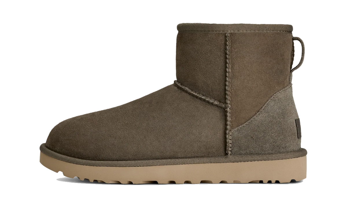 Overkicks - UGG Classic Mini II Boot Dried Oregano (Womens) (1016222-DDRG) - vista lateral