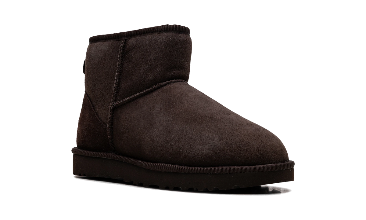 Overkicks - UGG Classic Mini II Boot Dusted Cocoa (1016222-DDC) - detalle logo