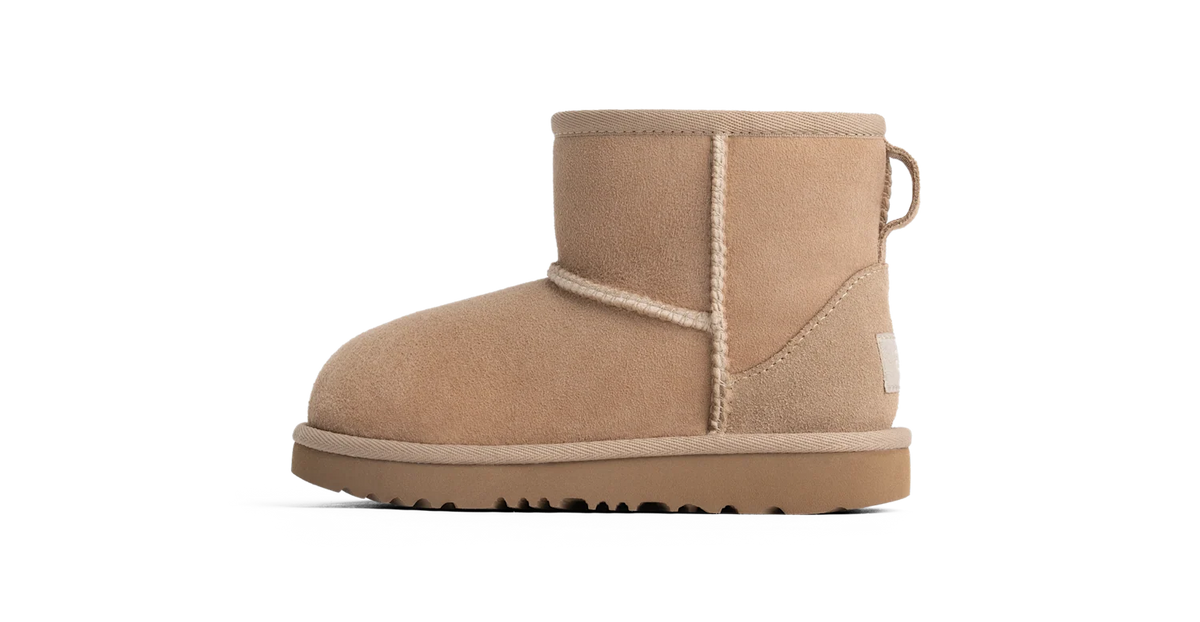 Overkicks - UGG Classic Mini II Boot Sand (Toddler) (1017715T-SAN) - vista lateral