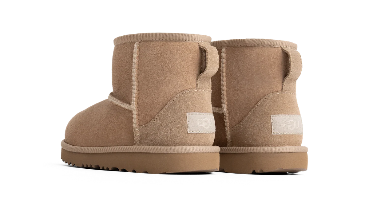 Overkicks - UGG Classic Mini II Boot Sand (Toddler) (1017715T-SAN) - imagen 2
